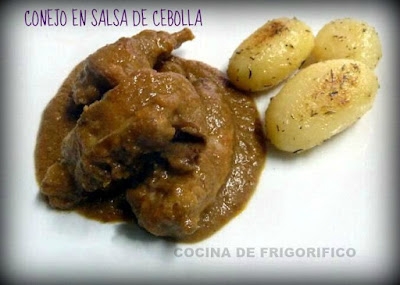 Conejo en salsa de cebolla del blog cocina de frigorifico