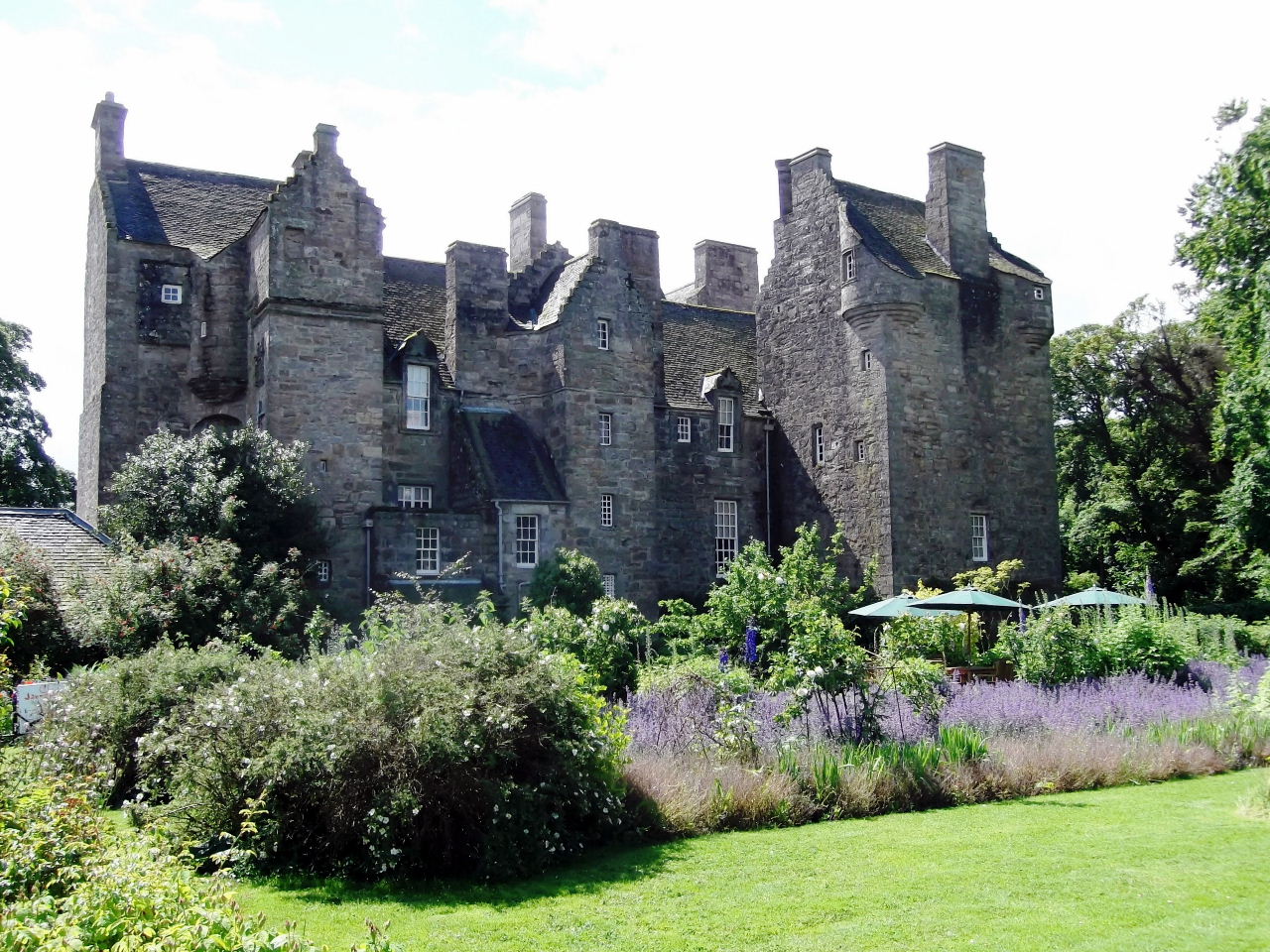 Largo Baywatch Scotland s Gardens Kellie Castle