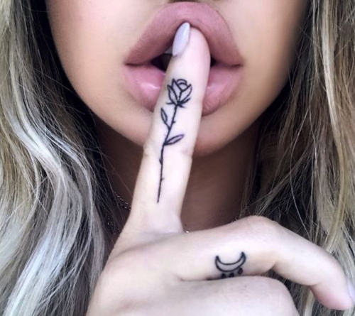 Rose-Finger-Tattoo-Black-Ink