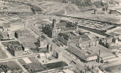 1942 : Luchtfoto Coolsingel met Atlanta Hotel erop