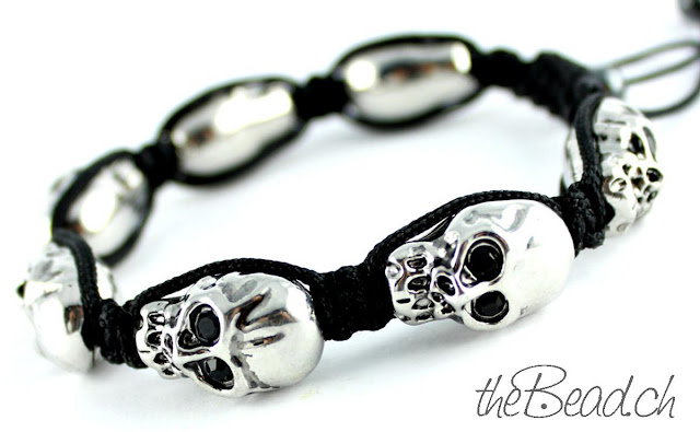 Armband mit Metallperlen Skulls 