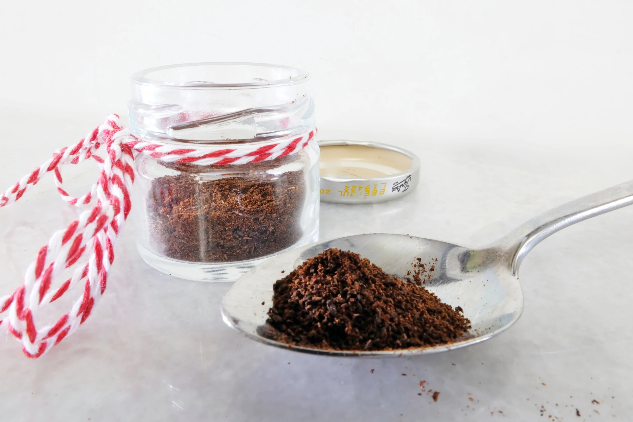 vanilla bean powder in jar and on spoon