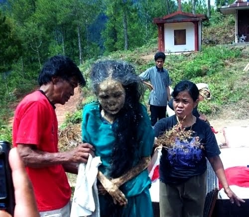 Gambar Hantu: Mayat Berjalan Pulang