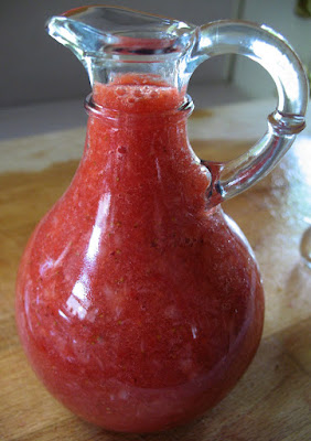 strawberry sauce depiction