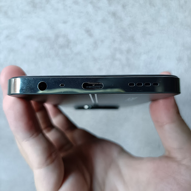 realme 12 5G - bottom side