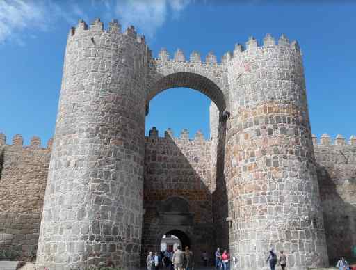 Las murallas y torreones de Ávila