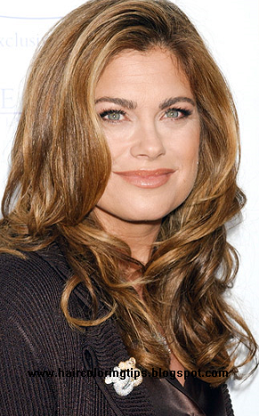 light brown hair with golden highlights. hair highlights is light,