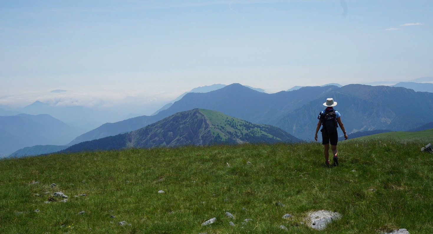 Leaving the summit of Lauvet d'Ilonse