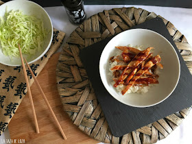 cuenco-con-arroz-blanco-y-pechugas-de-pollo