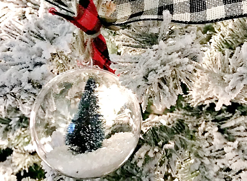 snow globe Christmas tree