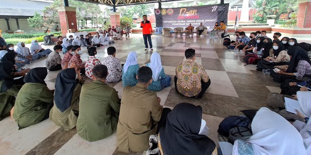 Relawan Bantu Edukasi Keluarga Tangguh Bencana