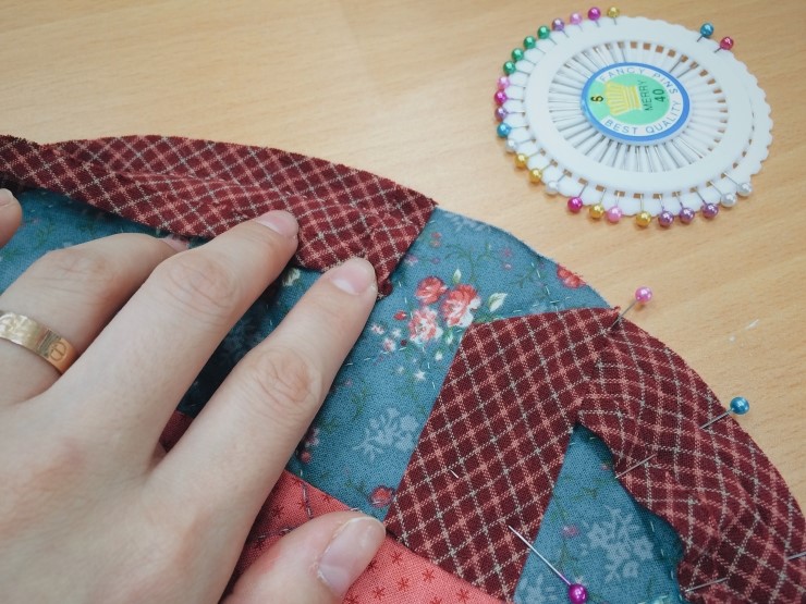 Quilted Zippered Cosmetic Bag Tutorial. ~