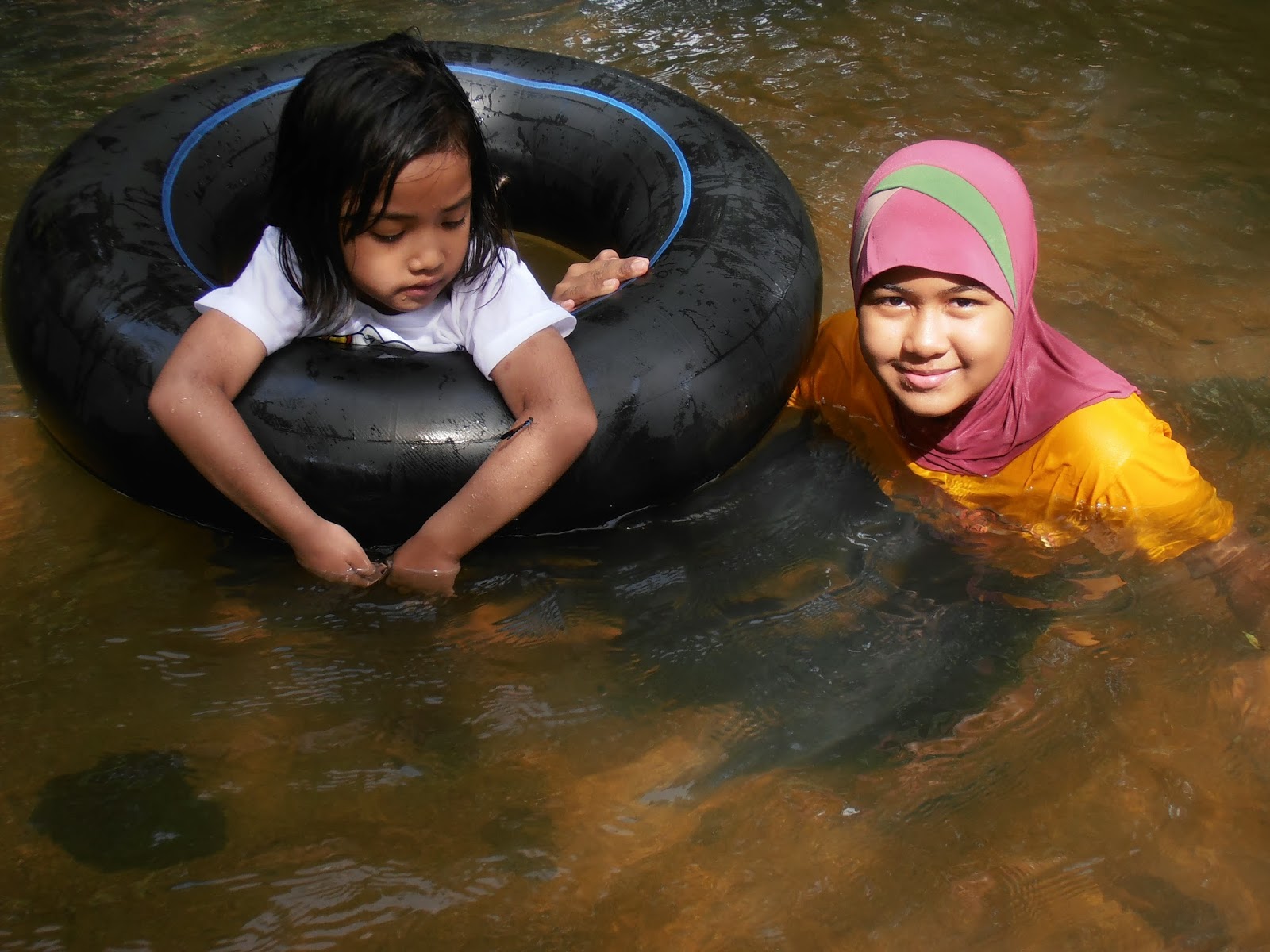 DIARI DIELA: Berkelah di Riverside, Janda Baik, Pahang.