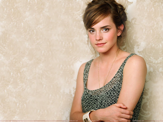 Emma Watson Glamorous Wallpaper