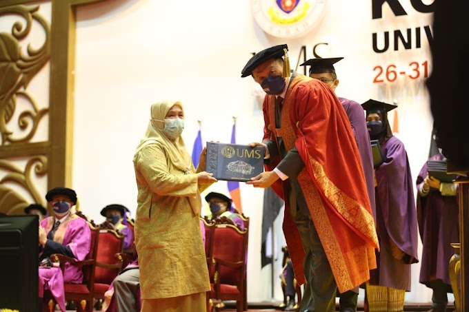 Ibu sebak terima ijazah arwah anak