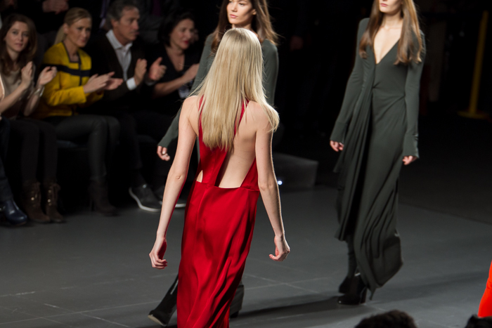 Vestido rojo escote espalda descubierta  ÁNGEL SCHLESSER Blogger moda Valencia withorwithoutshoes