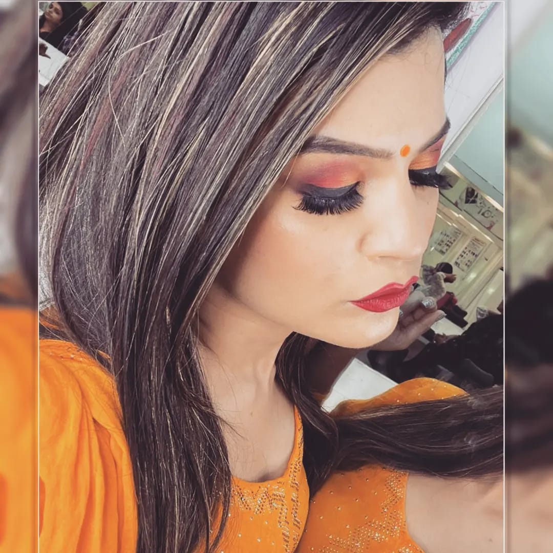 Falak Bakshi : A Lakme certified Makeup Artist from Srinagar is an inspiration for others