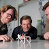 Zelfaanpassende robot wisselt tussen lopen en zwemmen – zonder elektronica of sensoren