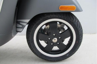 New 2017 Vespa GTS 300 Super Sport front wheel Hd Photos