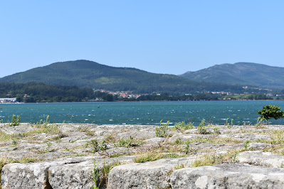 Vista para o Rio Minho e Espanha a partir de Caminha no Norte de Portugal