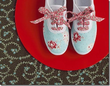 floral tenny's via  Annie Schlechter