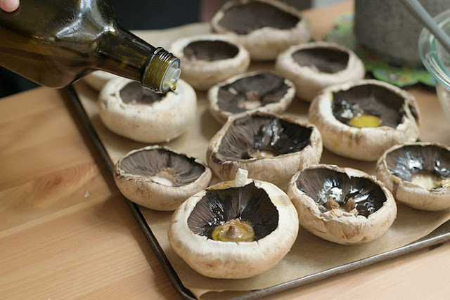 Drizzle some olive oil on to the mushrooms.