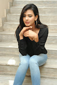 Hebah Patel glam pics in black top-thumbnail-27