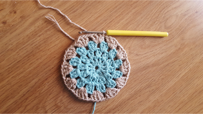 Spring crochet flower coasters - with free pattern