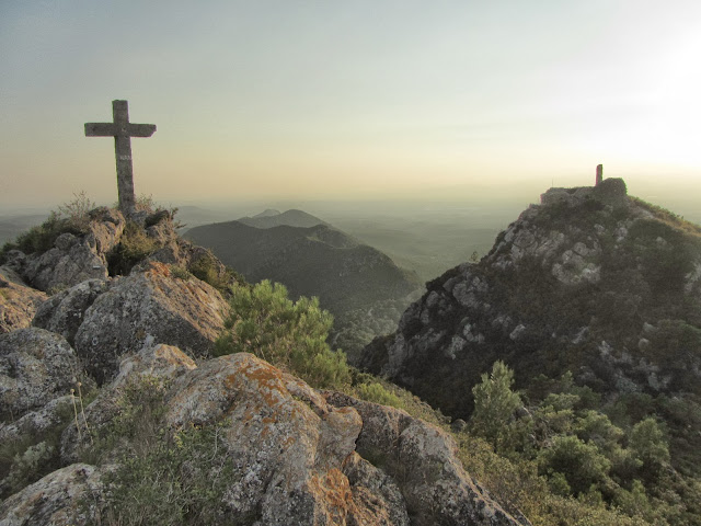 TOT TRAVESSANT LA SERRA DEL MONTMELL (De Mas d'en Bosc al Coll d'Arca), Puig de la Creu i Puig del Castell a la Serra del Montmell