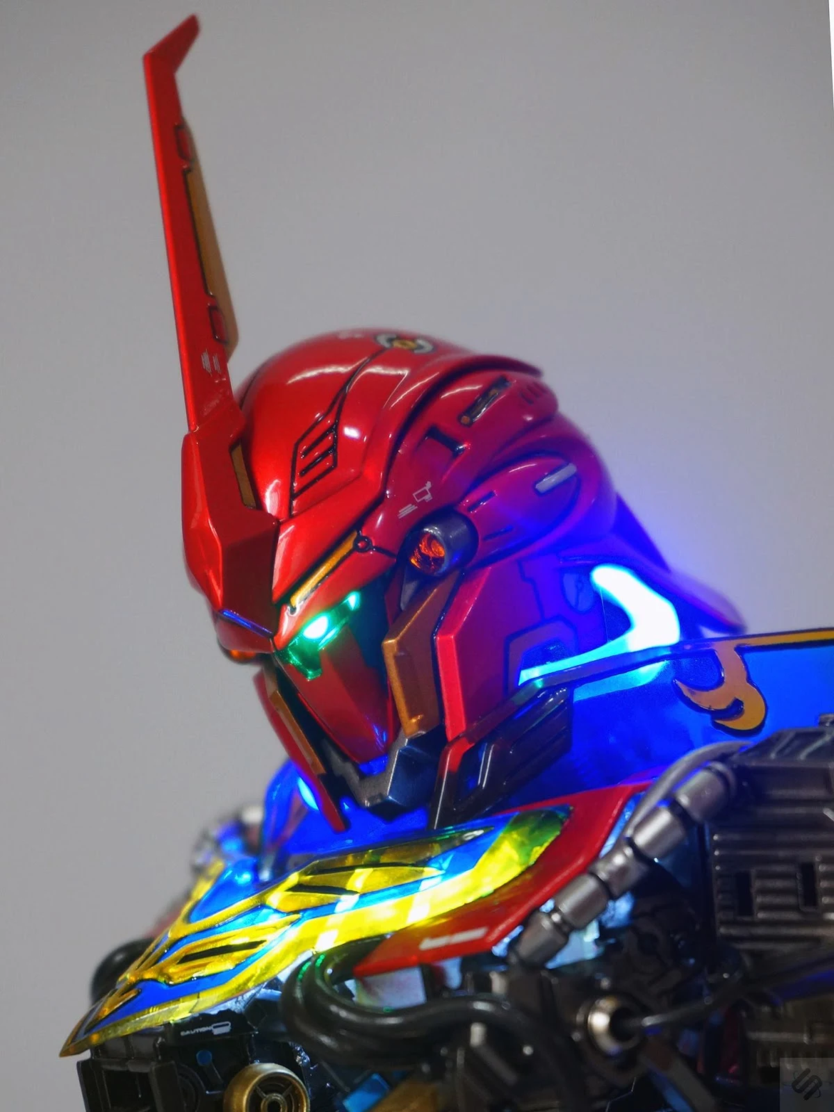 Custom Build: 1/48 MSN-06S Sinanju Head Bust Display