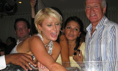 Paris Hilton and Nicky Hilton Dancing in Nightclub