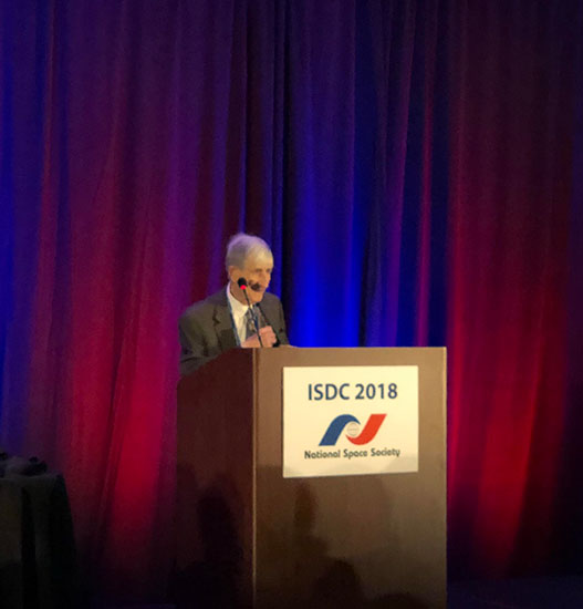 Freeman Dyson speaks of "Noah Ark Eggs" at Awards Dinner at ISDC 2018