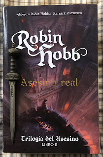 Portada del libro Asesino real, de Robin Hobb