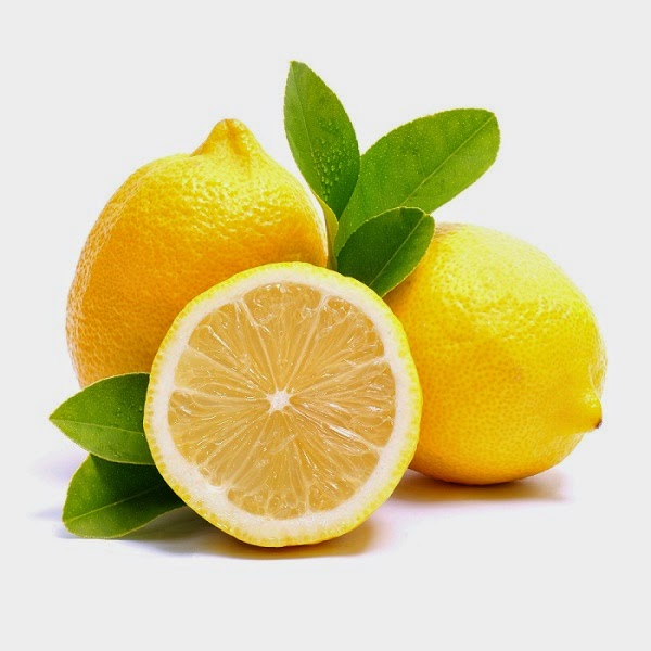 10 motivi per bere acqua tiepida e limone al mattino