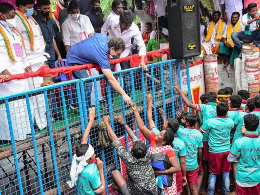 ಅಂದು ವಿರೋಧ; ಇಂದು ಜಲ್ಲಿಕಟ್ಟು ಕ್ರೀಡೆಯನ್ನು ಬೆಂಬಲಿಸಿದ ಕಾಂಗ್ರೆಸ್