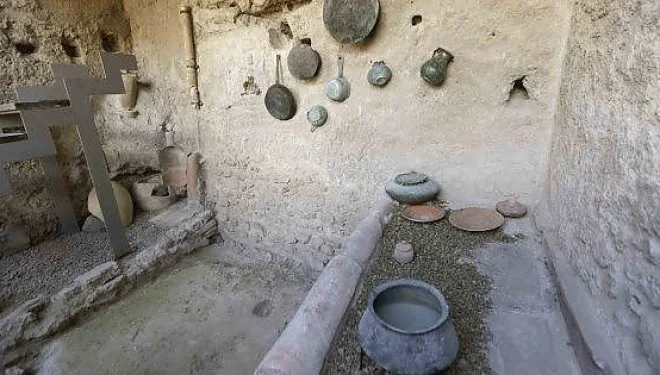 Restored Pompeii kitchens show how Romans cooked 