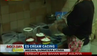 Es krim ini kini menjadi tren di kalangan anak muda. Omset per hari bisa mencapai 3 juta. Tersedia 6 ragam rasa buah dan tinggal pesan sesuai selera.