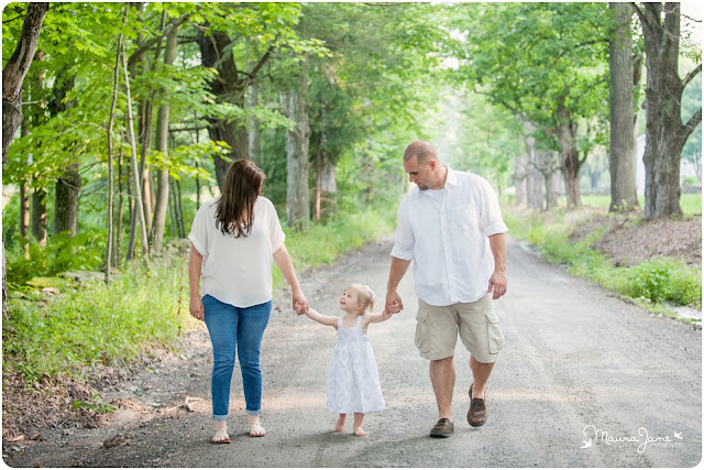 family photographers in scranton, family photographers in albuquerque, family portraits, photographers in scranton, photographers in albuquerque, family photos, family portraits on a farm, farm photography, family pictures in feild