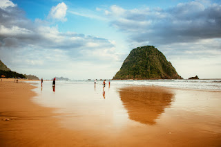 Pantai Pulau Merah Banyuwangi