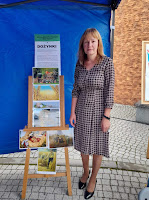 Bibliotekarka oraz wystawka dożynkowa