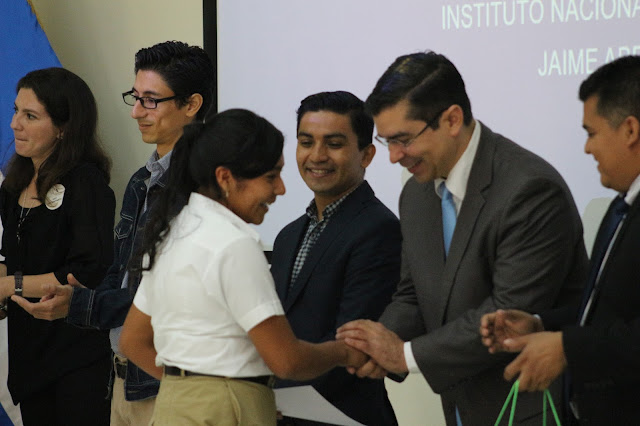 Becas en Premiación del Certamen de Literatura en Cuento y Poesía de Nueva Acrópolis Santa Ana, El Salvador