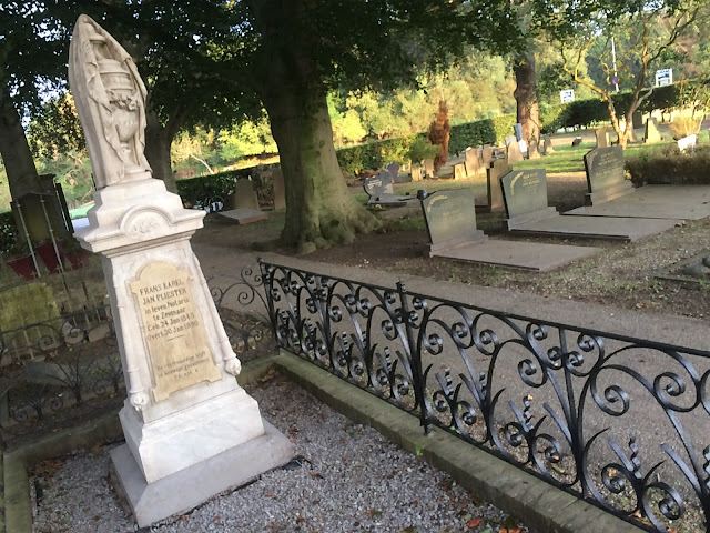 Hek grafmonument Frans Karel Jan Pliester, Zevenaar, augustus 2018