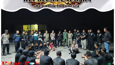 Jelang Nataru, Polres Gresik Bersama TNI Gandeng Pendekar Ikut Patroli 
