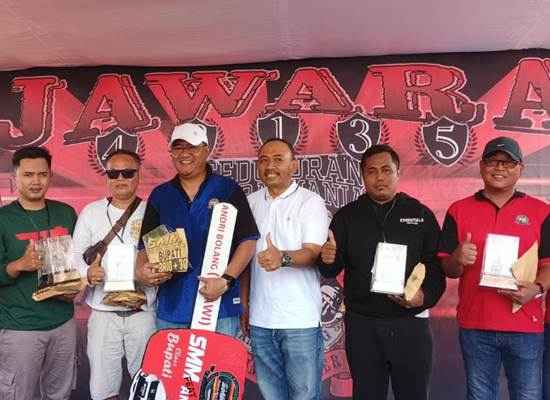 Sinar Ngawi Media-Lomba kicau burung dalam event Jawara SMM Feat Andri Bolang bertempat di benteng pendem Van Den Bosch Ngawi 2023