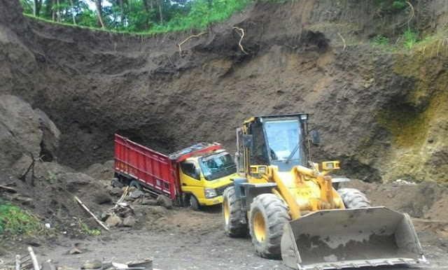 Truk Pasir Merapi6