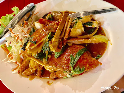 Ton Sai Seafood Restaurant 的辣椒酱炒蟹 by Jasslyn_Ong
