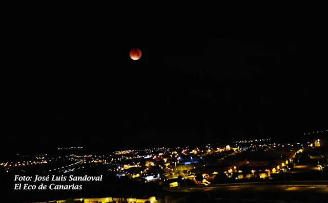 En Canarias se verá el eclipse de luna de sangre total del 16 de mayo 2022
