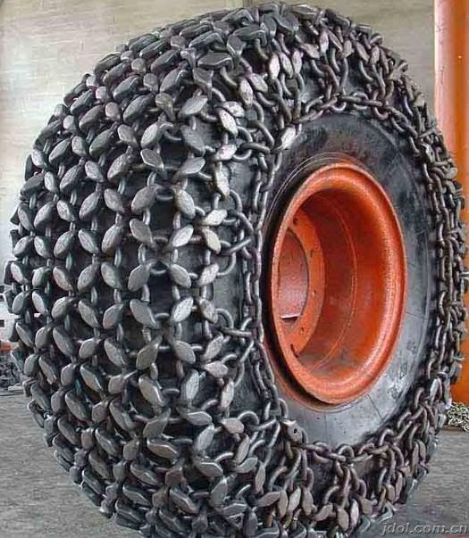 Lốp kèm xích máy xúc mỏ Maxxis