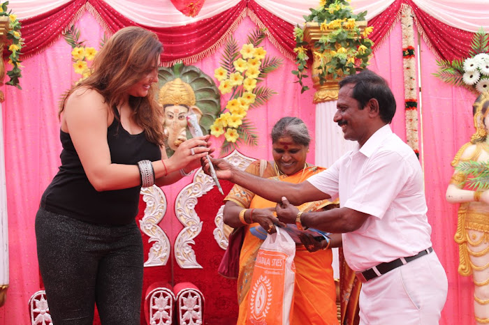 namitha at js paradise family marriage hall launch actress pics