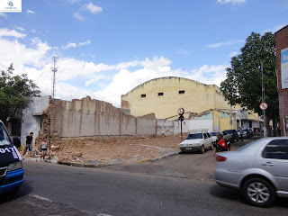 Demolição na Rua Pe. Cícero.